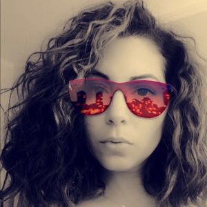 Meet your Posher, Claudia